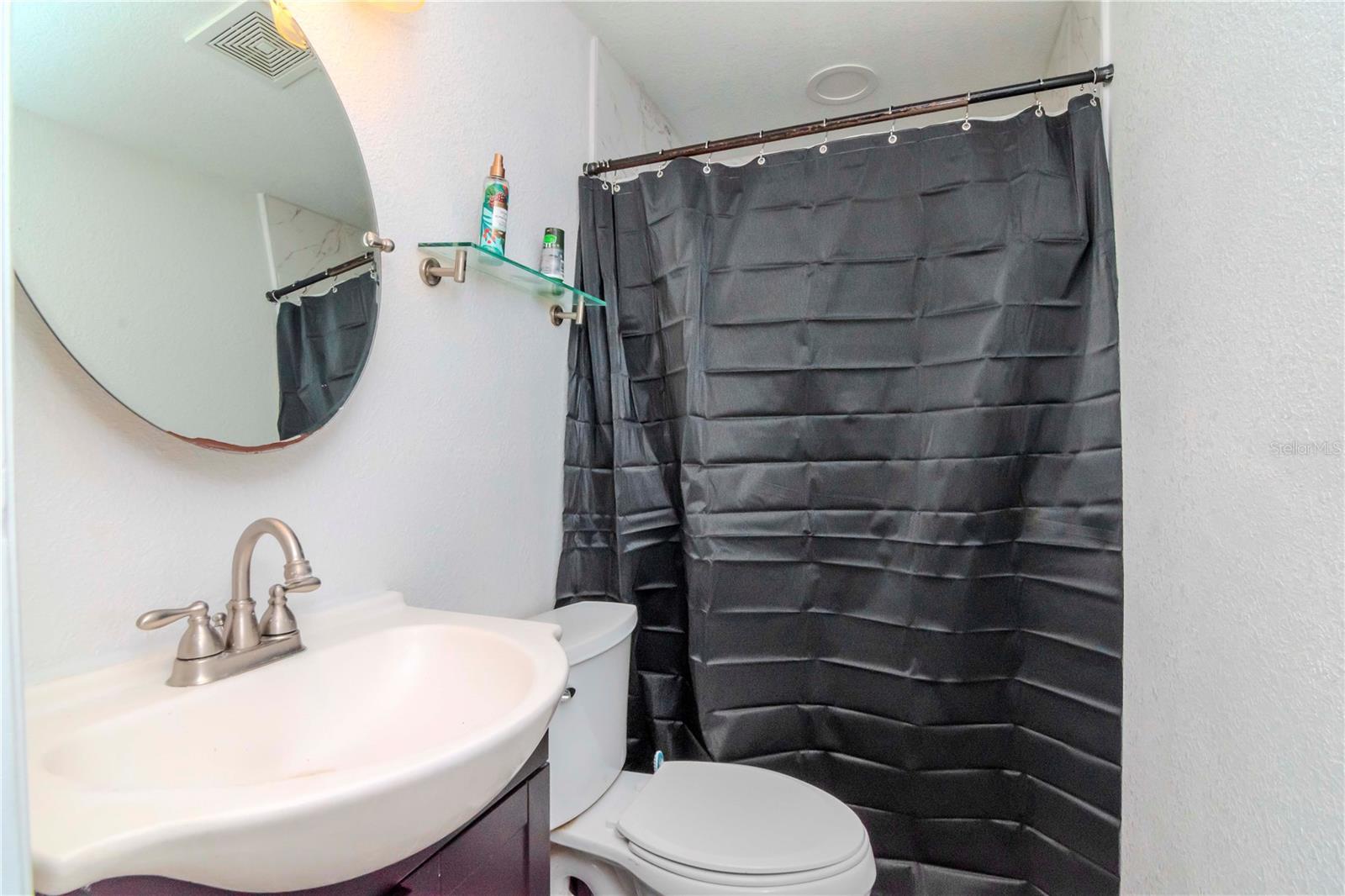 Garage Efficiency Apartment Full Bathroom