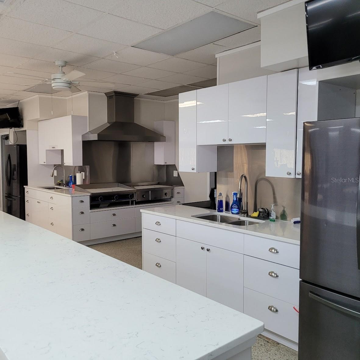 This clubhouse kitchen was remodeled in the past few years!!