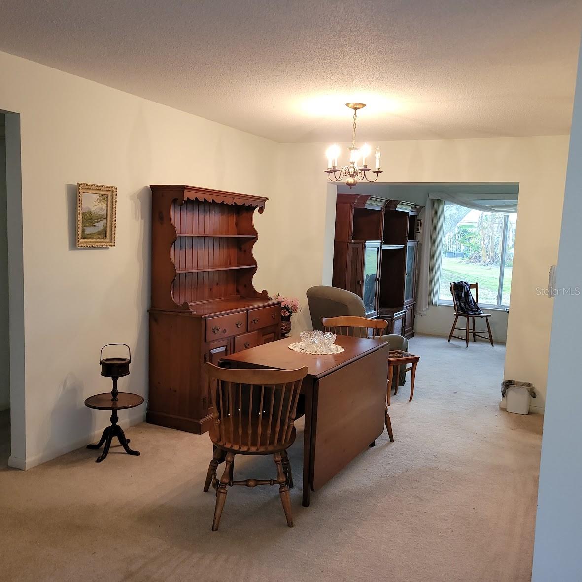 The 9X10 Dining Room leads to the Florida Room.