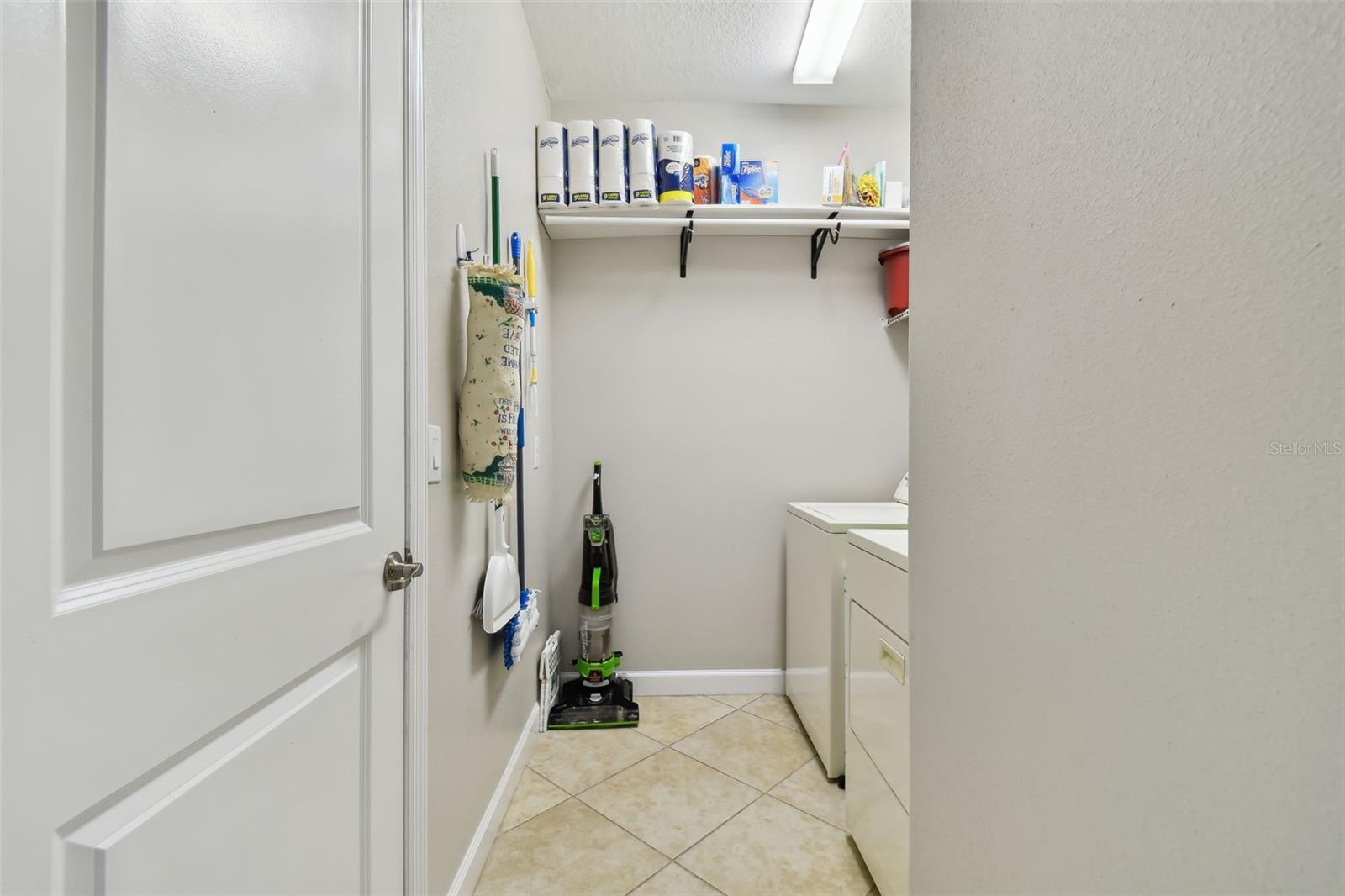 Entryway from en suite into laundry room