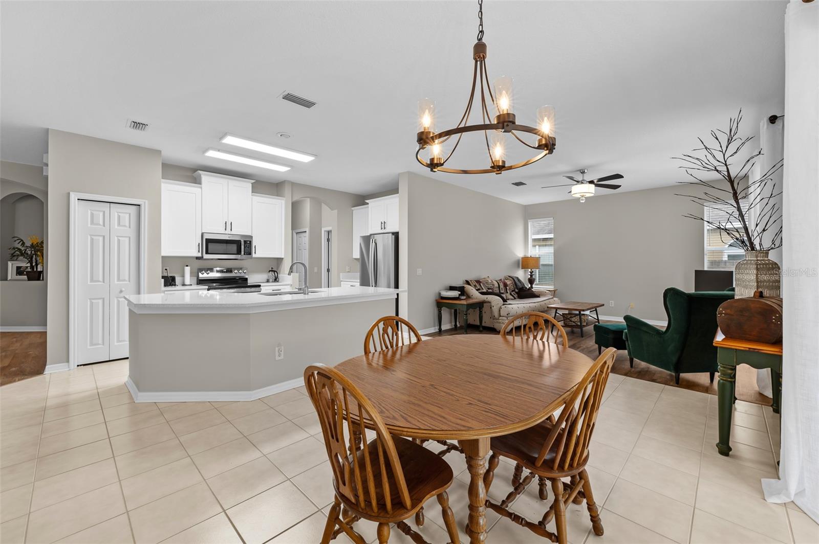 Dinette, Kitchen, Family room