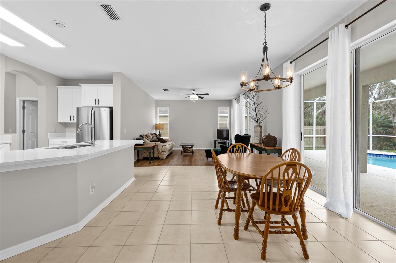 Breakfast bar, Dinette, Family Room