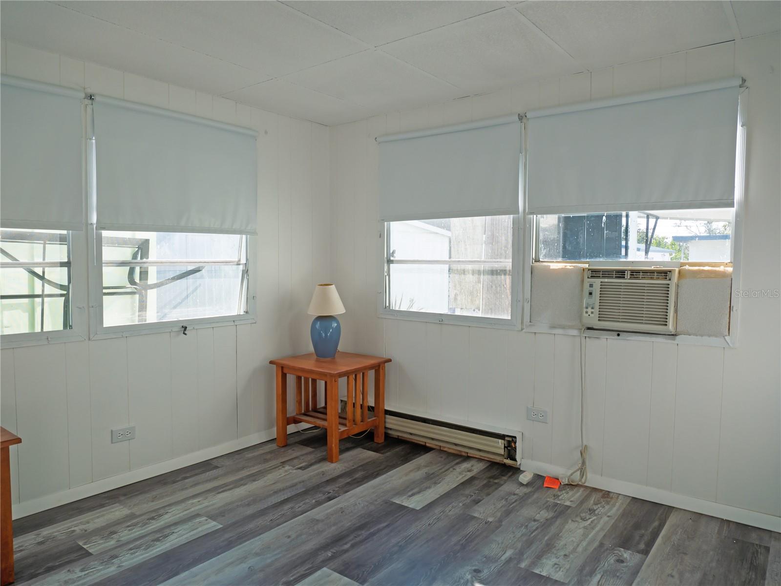 This bonus room is perfect as a 2nd bedroom, home office, media room or arts n crafts. Whatever you want to turn it into!