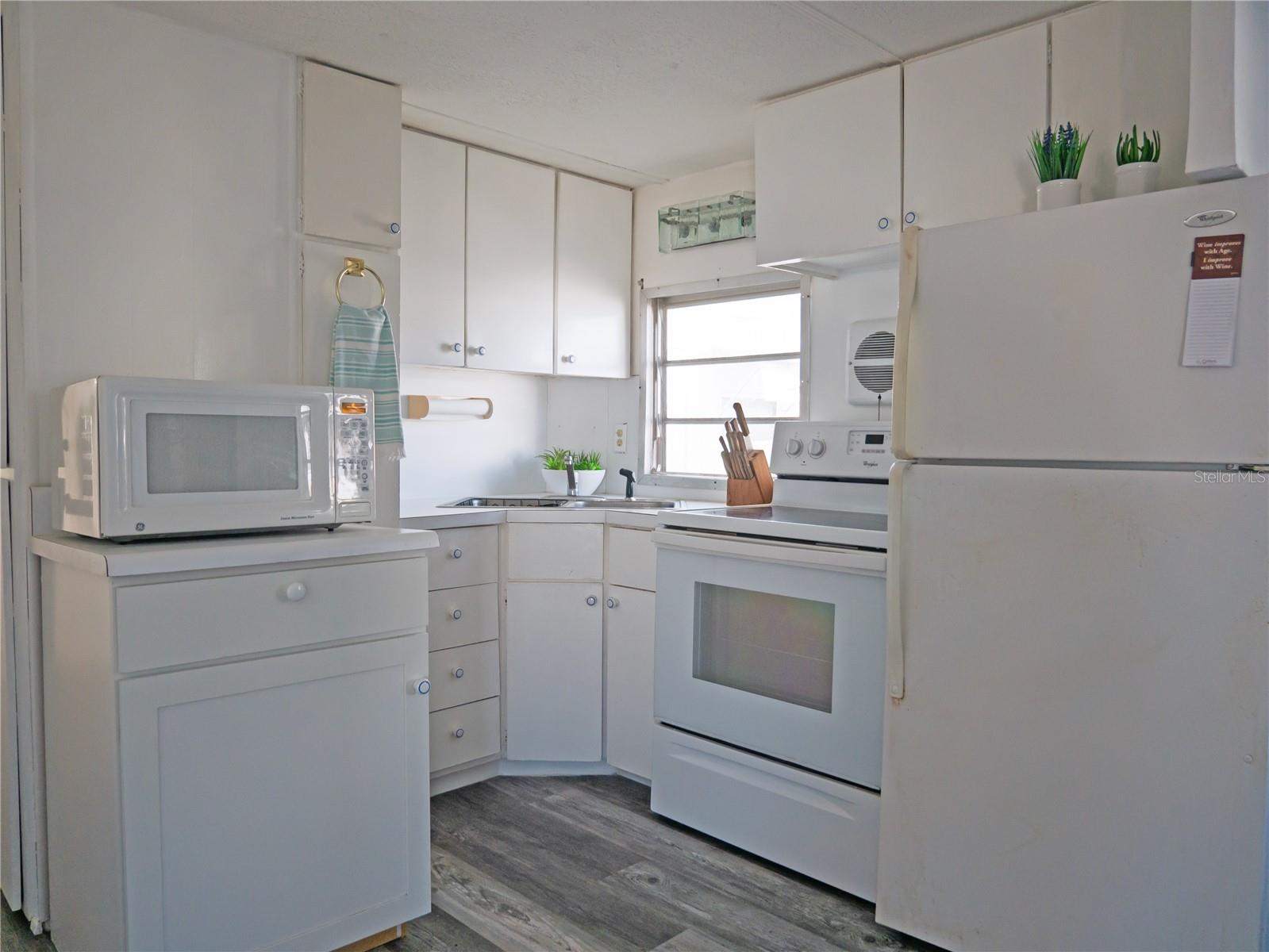 Decent size kitchen with plenty of storage.