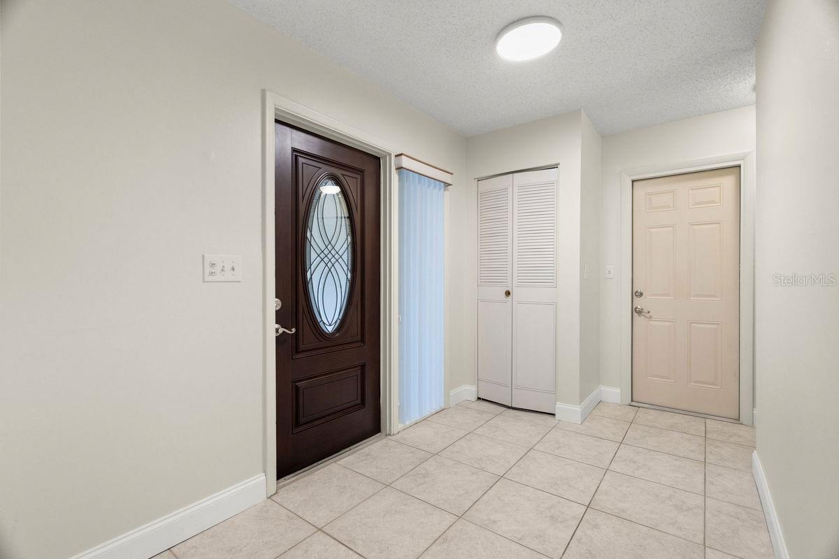 Foyer / Coat Closet