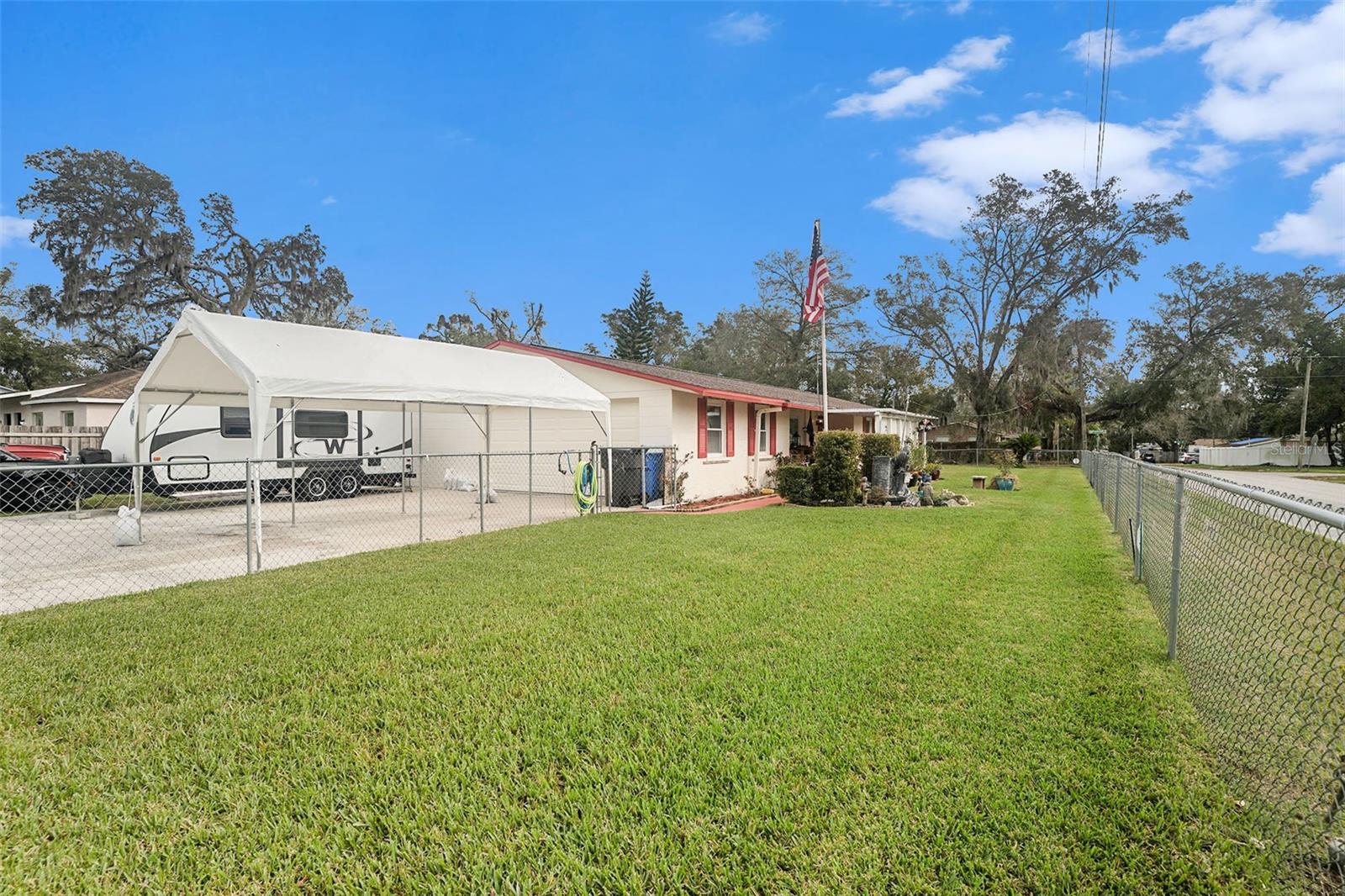 Garage and car port