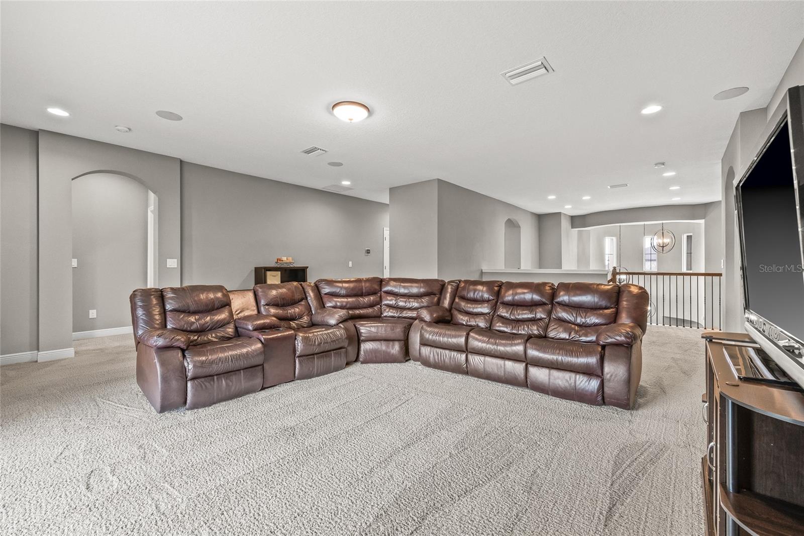 Large bonus room