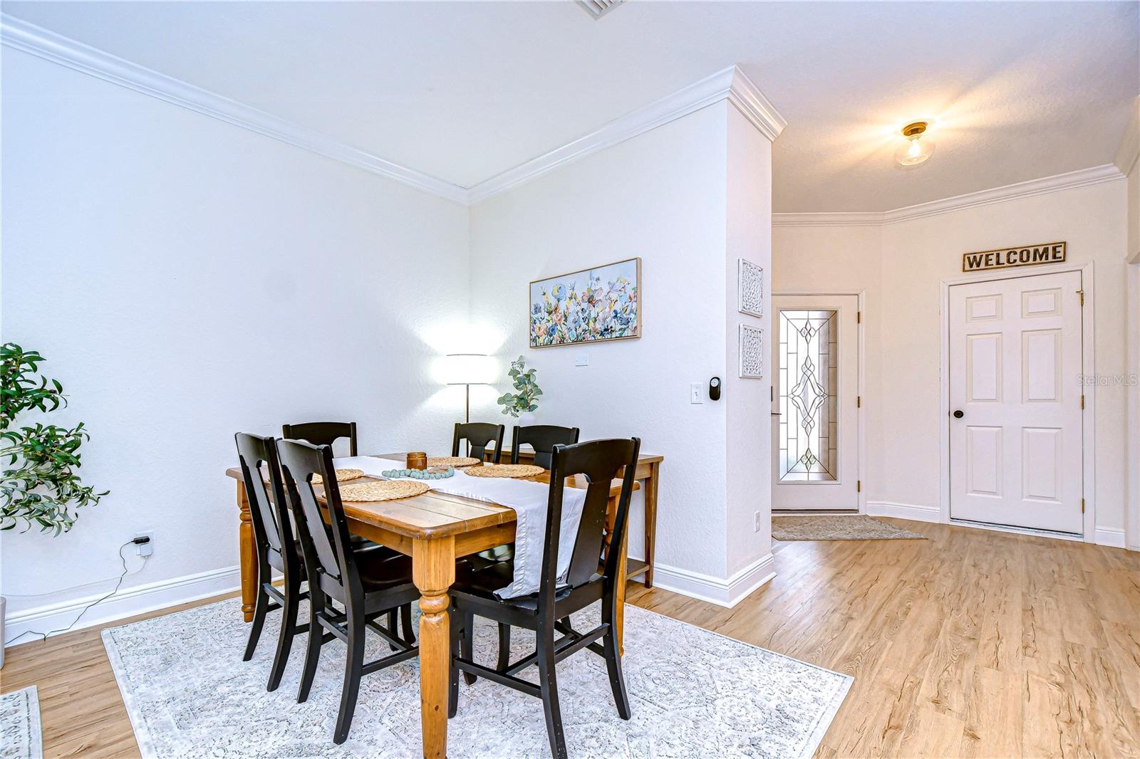 Spacious dining area accented with gorgeous crown molding!