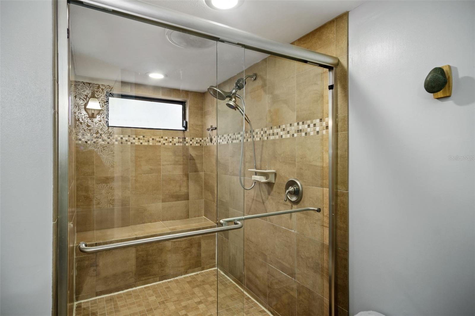 Big Walk-in shower with bench