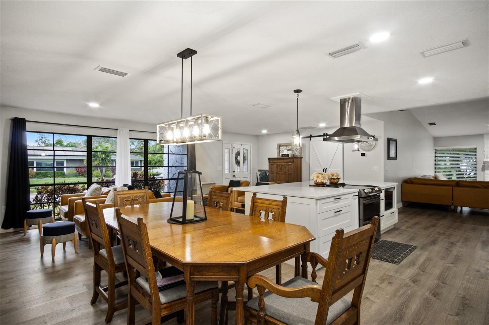 Dining room with extra built-ins!