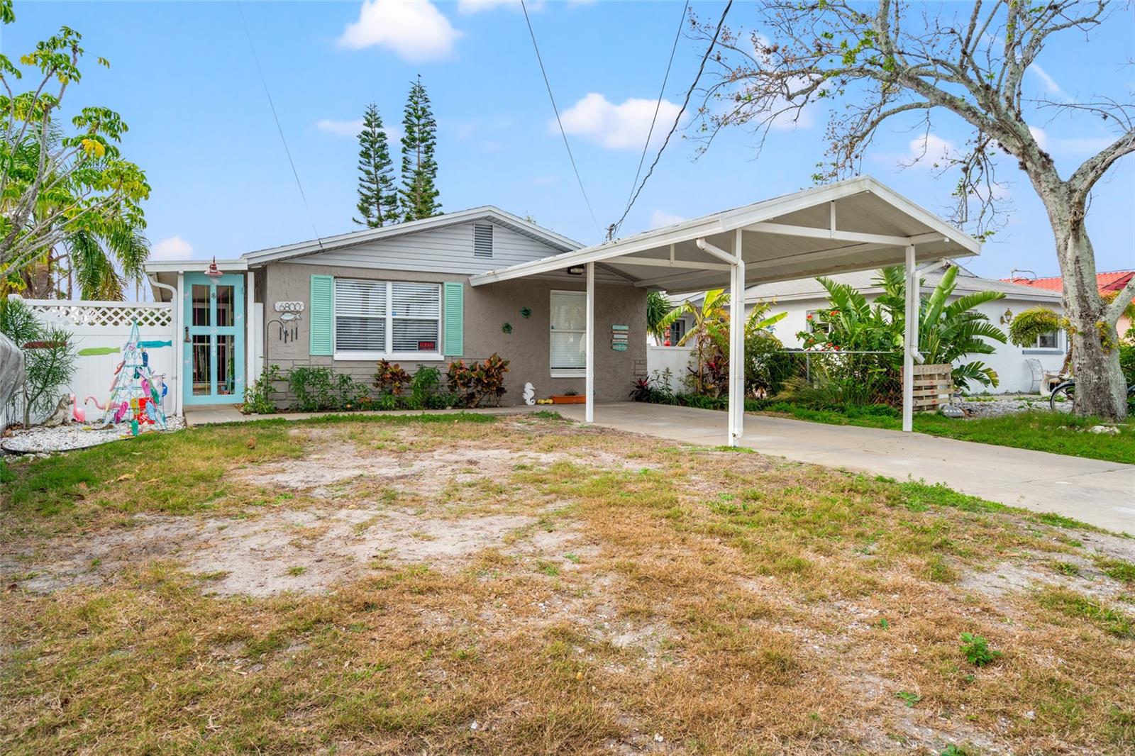 carport and completely fenced