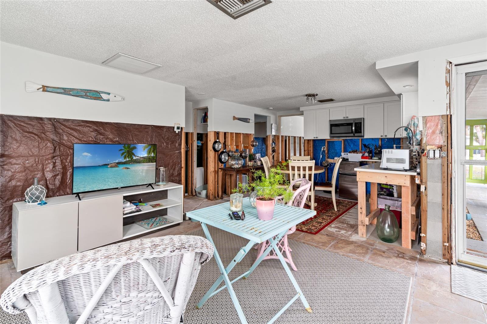 kitchen family room combo