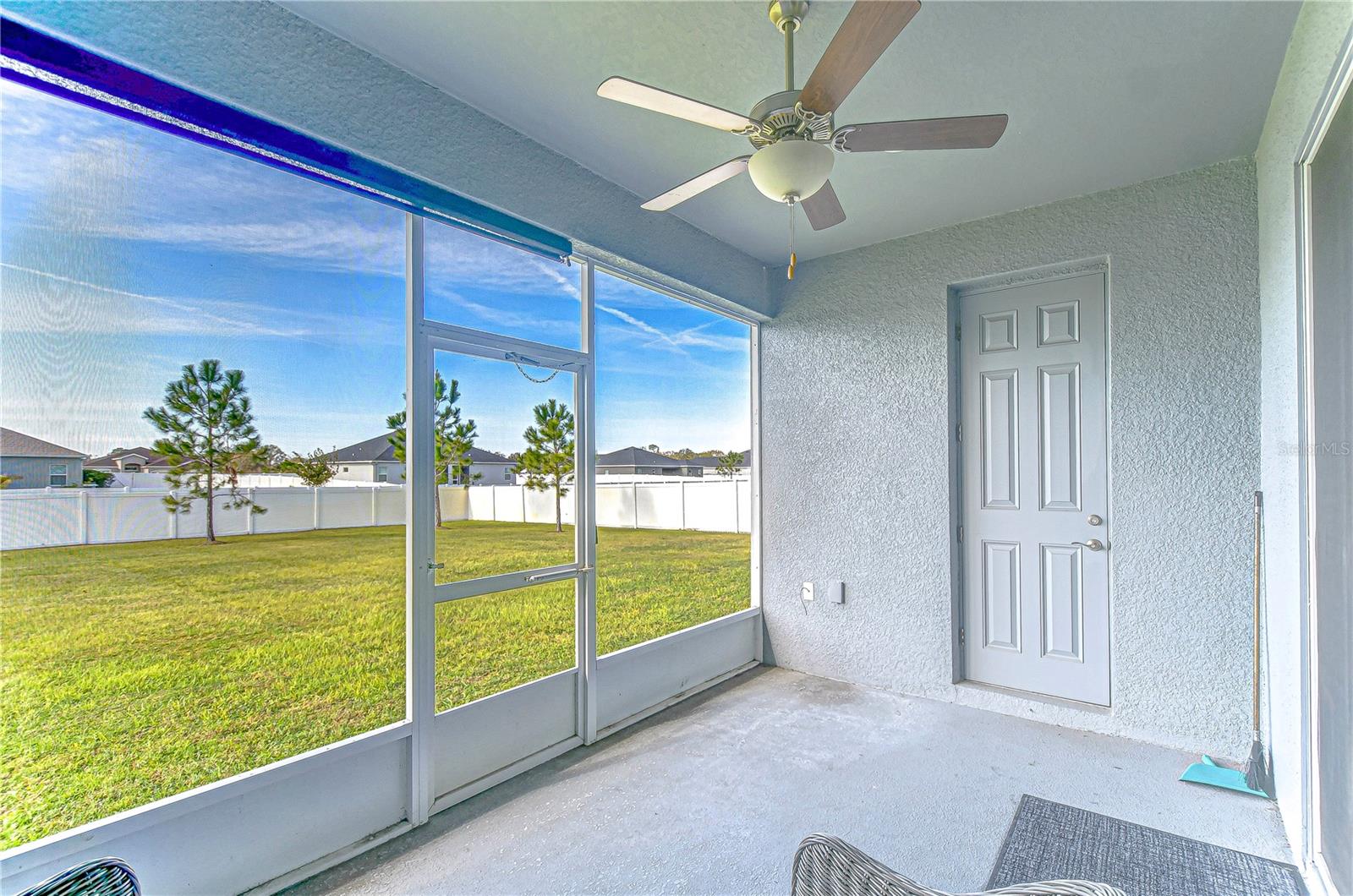 Screened patio space!