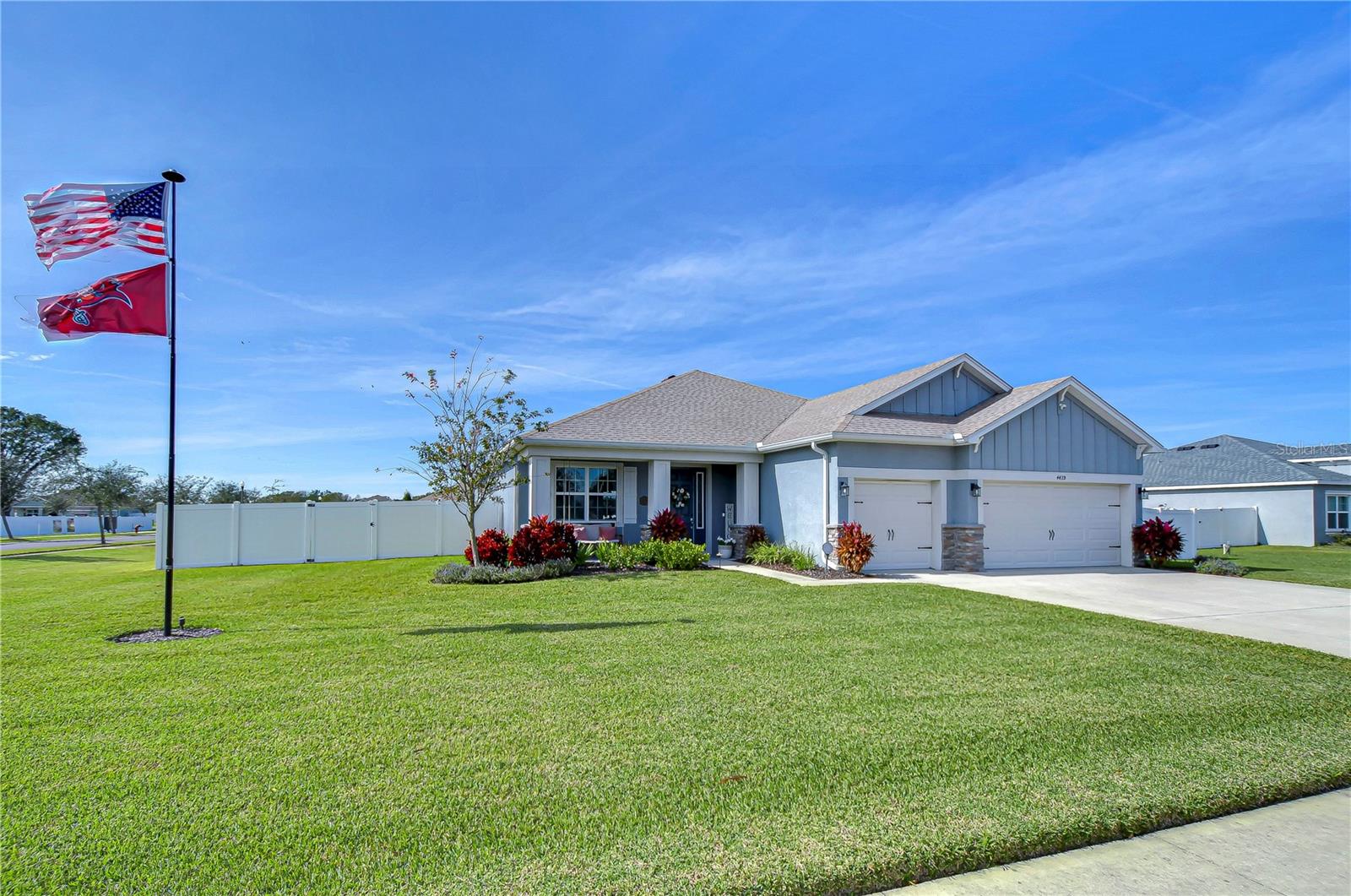 Oversized front yard!