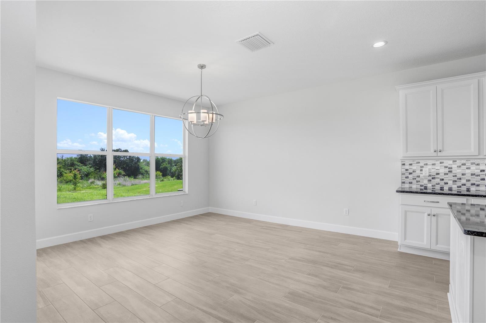 Breakfast Nook/Dining Area