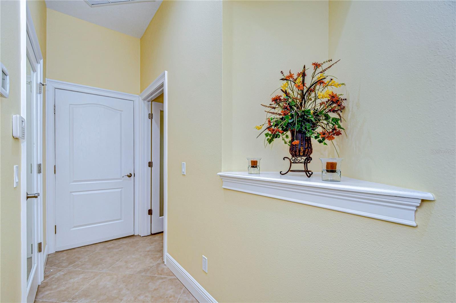 Display your family photos in this wonderful hallway!