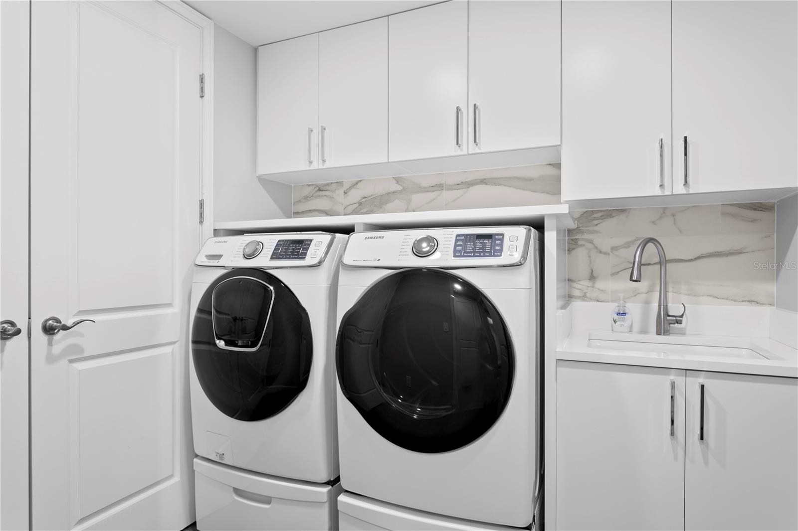 Crisp clean laundryrm