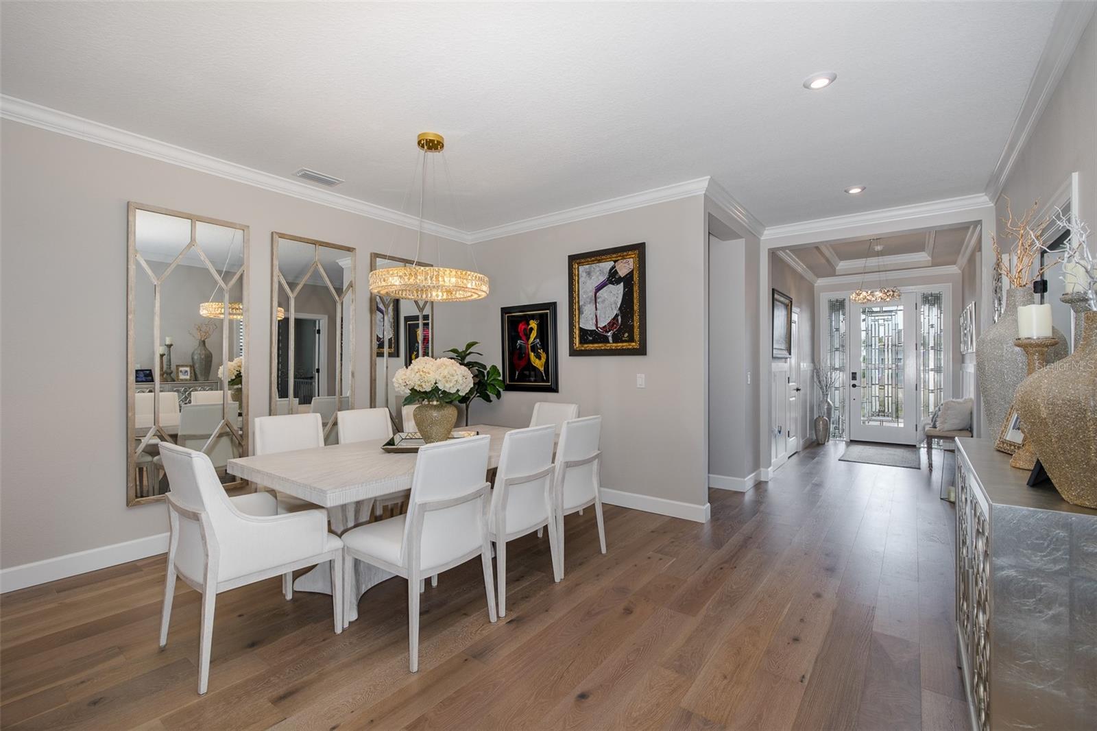 Elegant Dining Room w/Crown Molding!