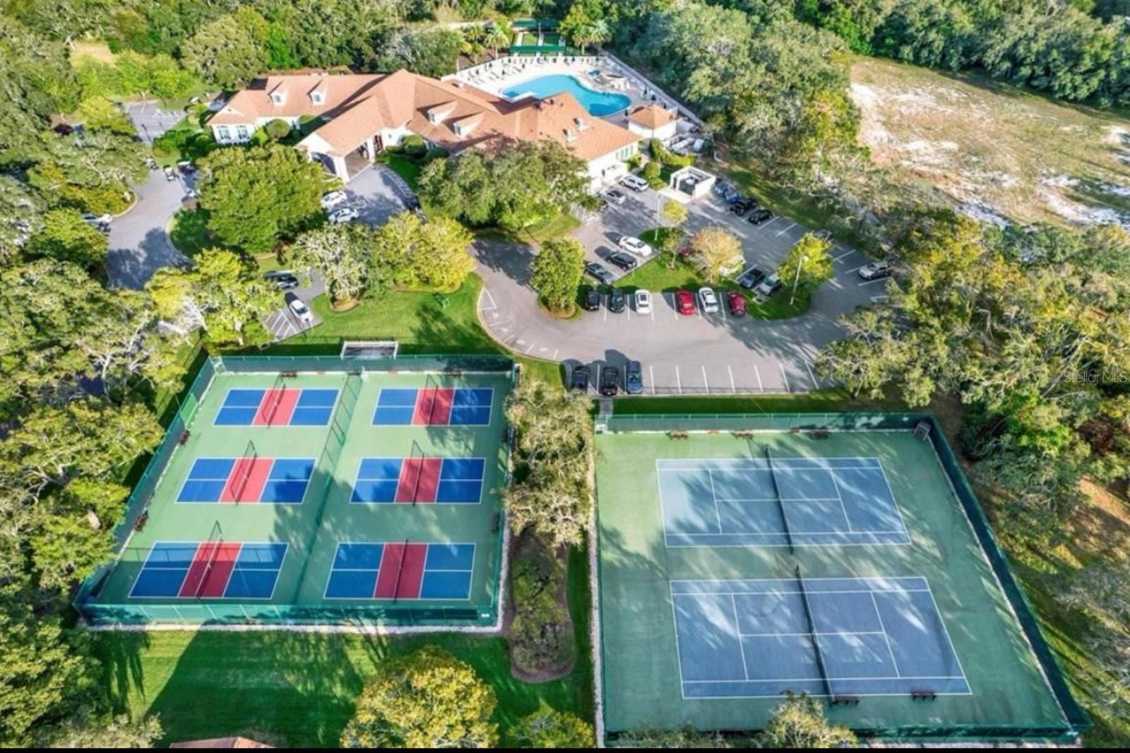 pickleball/tennis courts