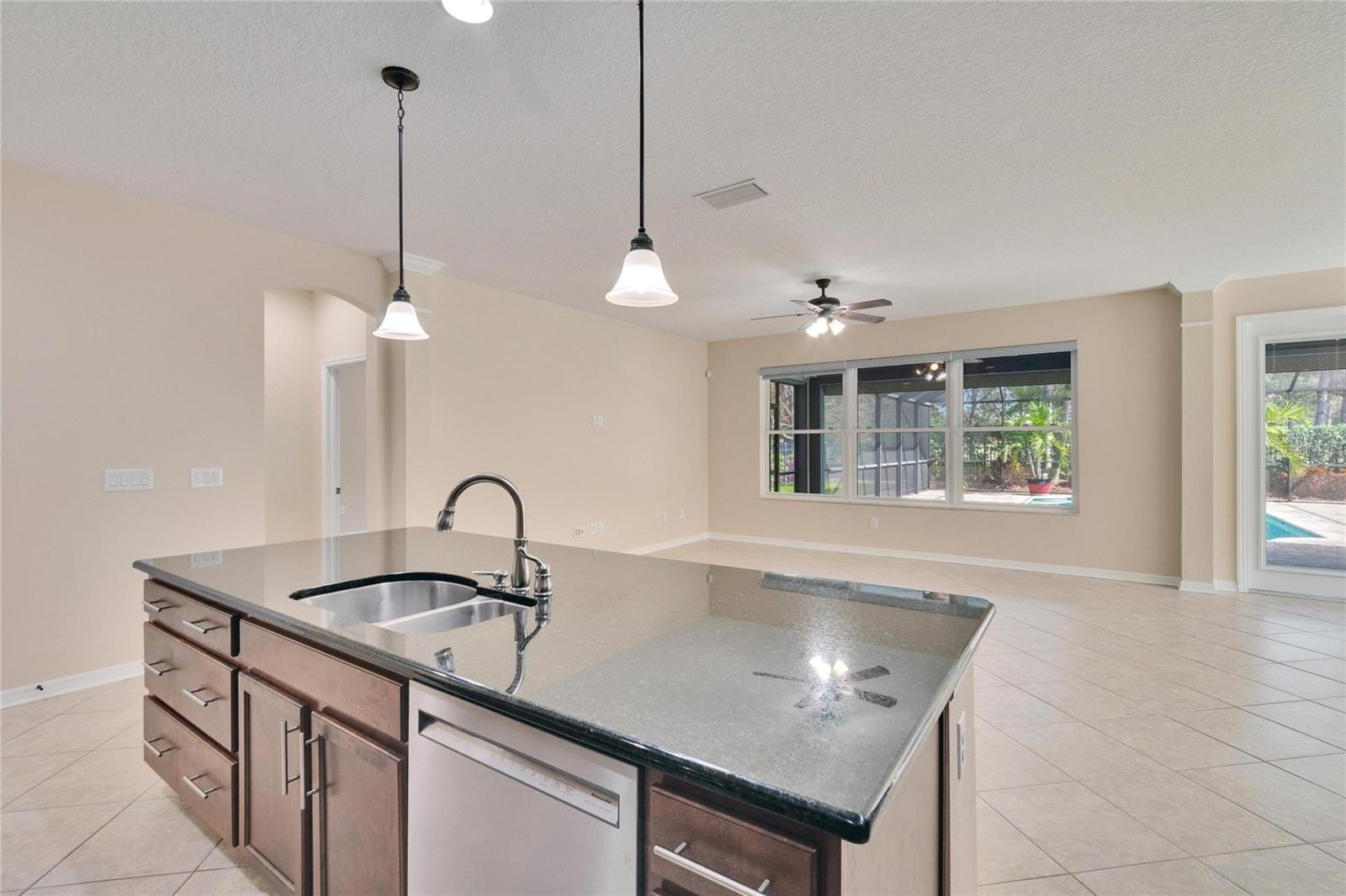 Laundry room w/ Cabinets