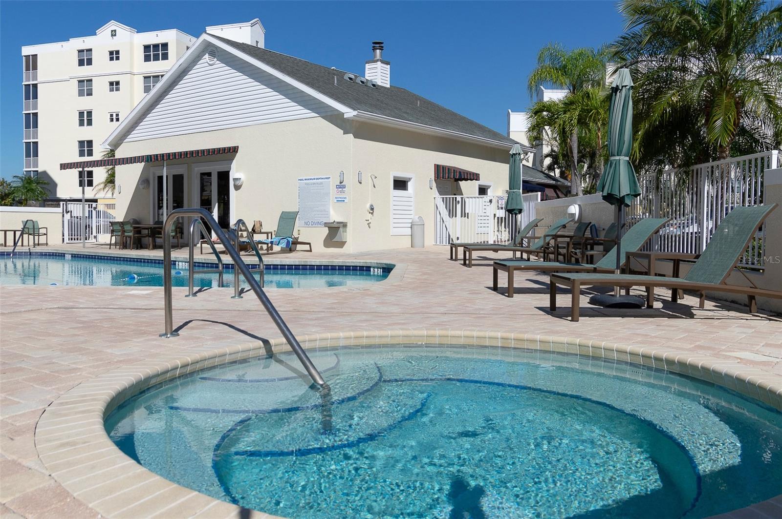 Peaceful heated Pool & Spa!