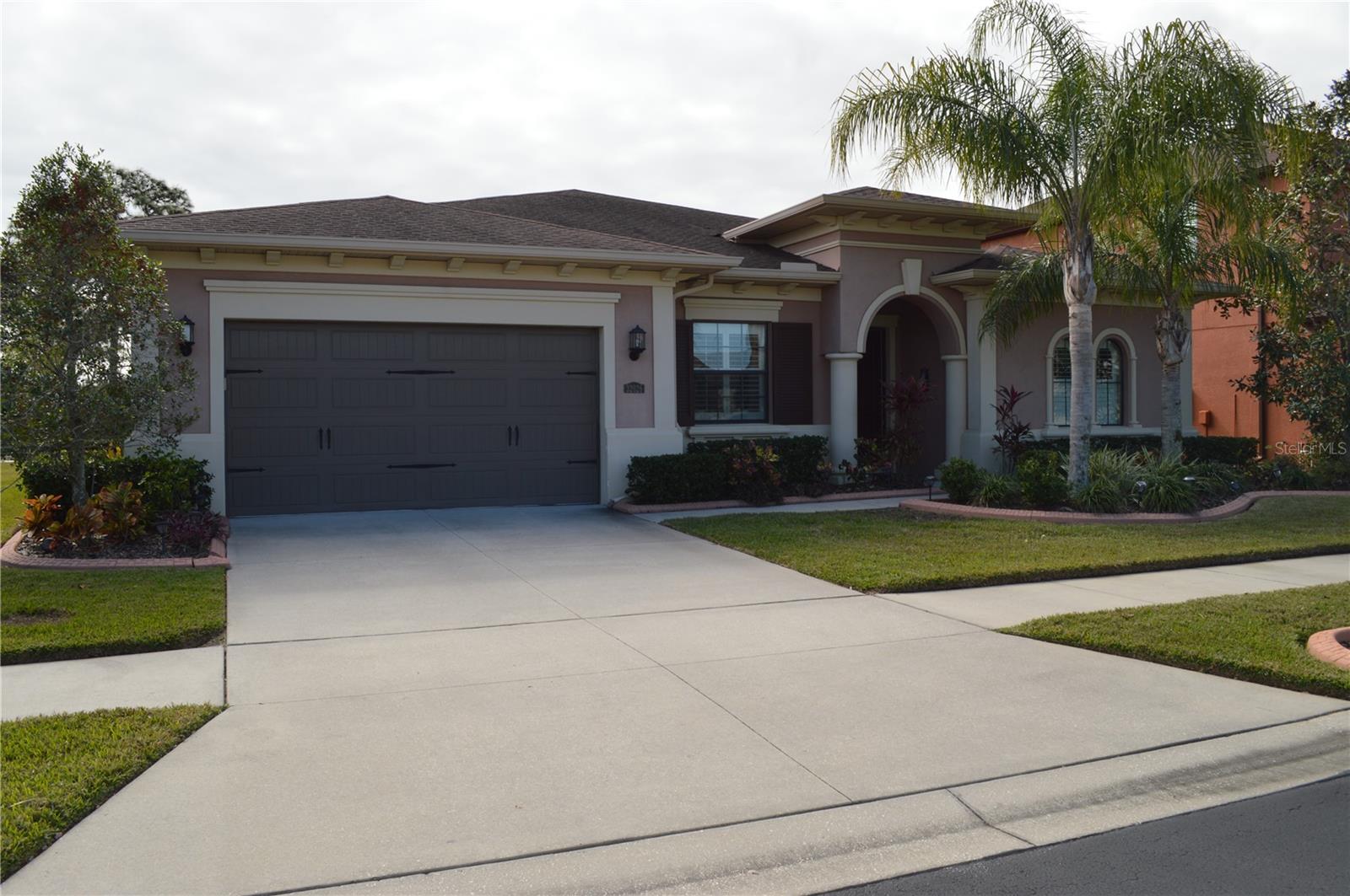 Front view of the garage.