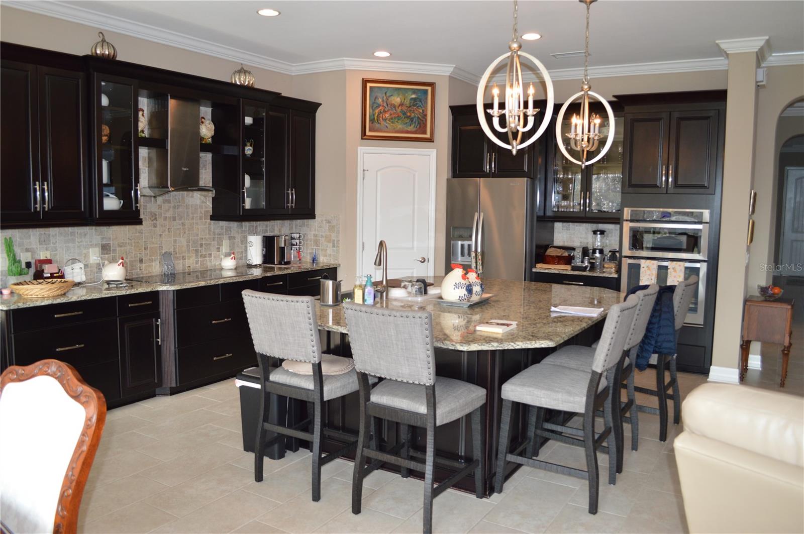 Kitchen island with five accommodations for five persons.