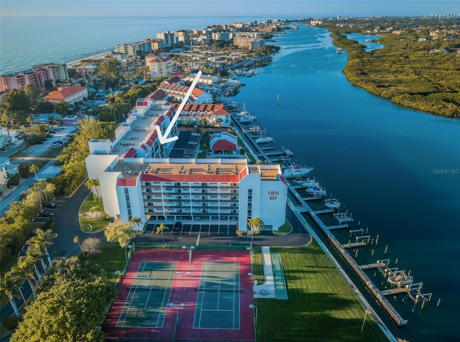 Directly on the Intracoastal Waterway and minutes to the Open Gulf of Mexico!