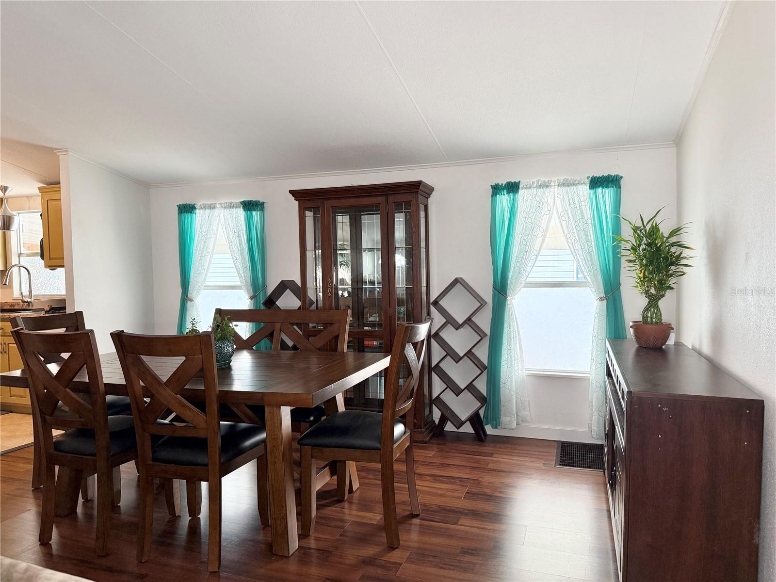 Dining Area - Vaulted Ceilings