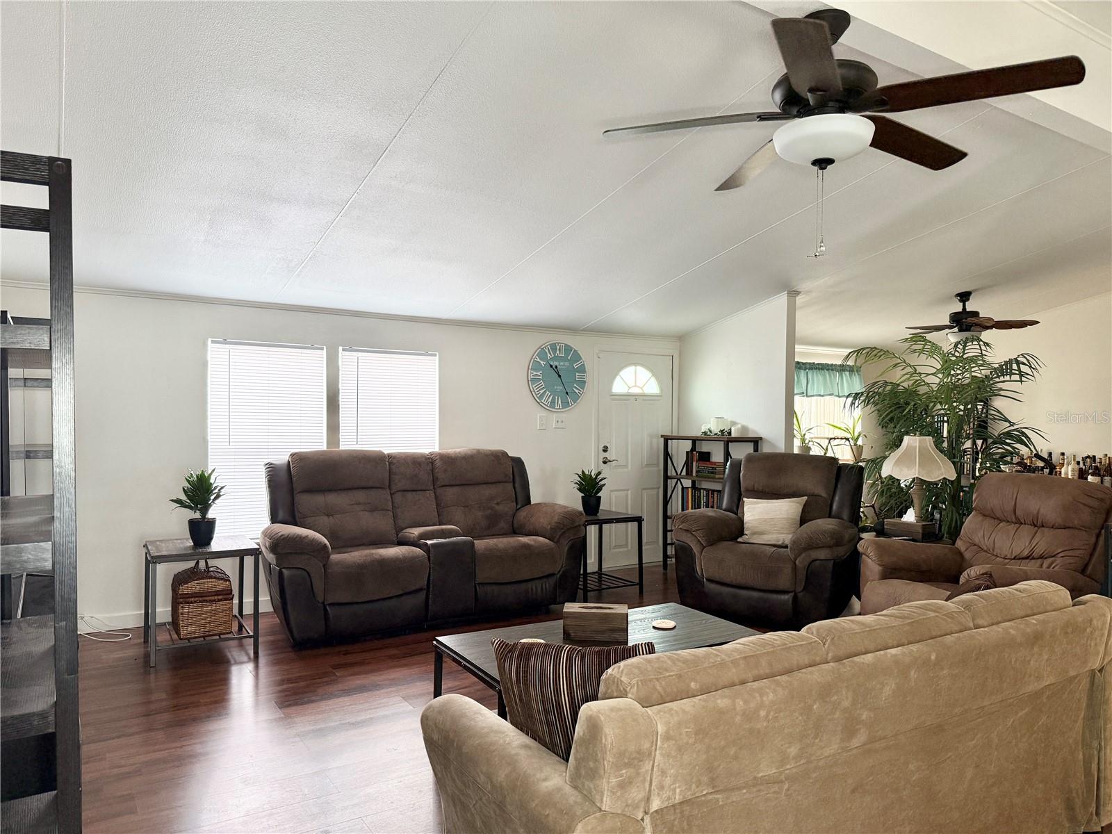 Living Area - Vaulted Ceilings