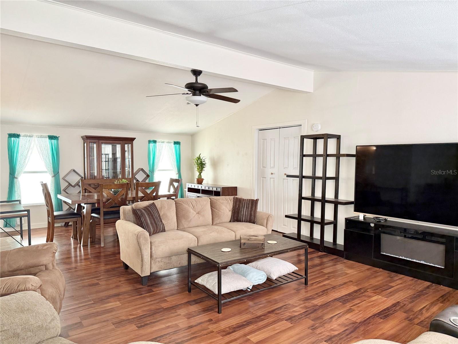 Living Area - Laminate Floors