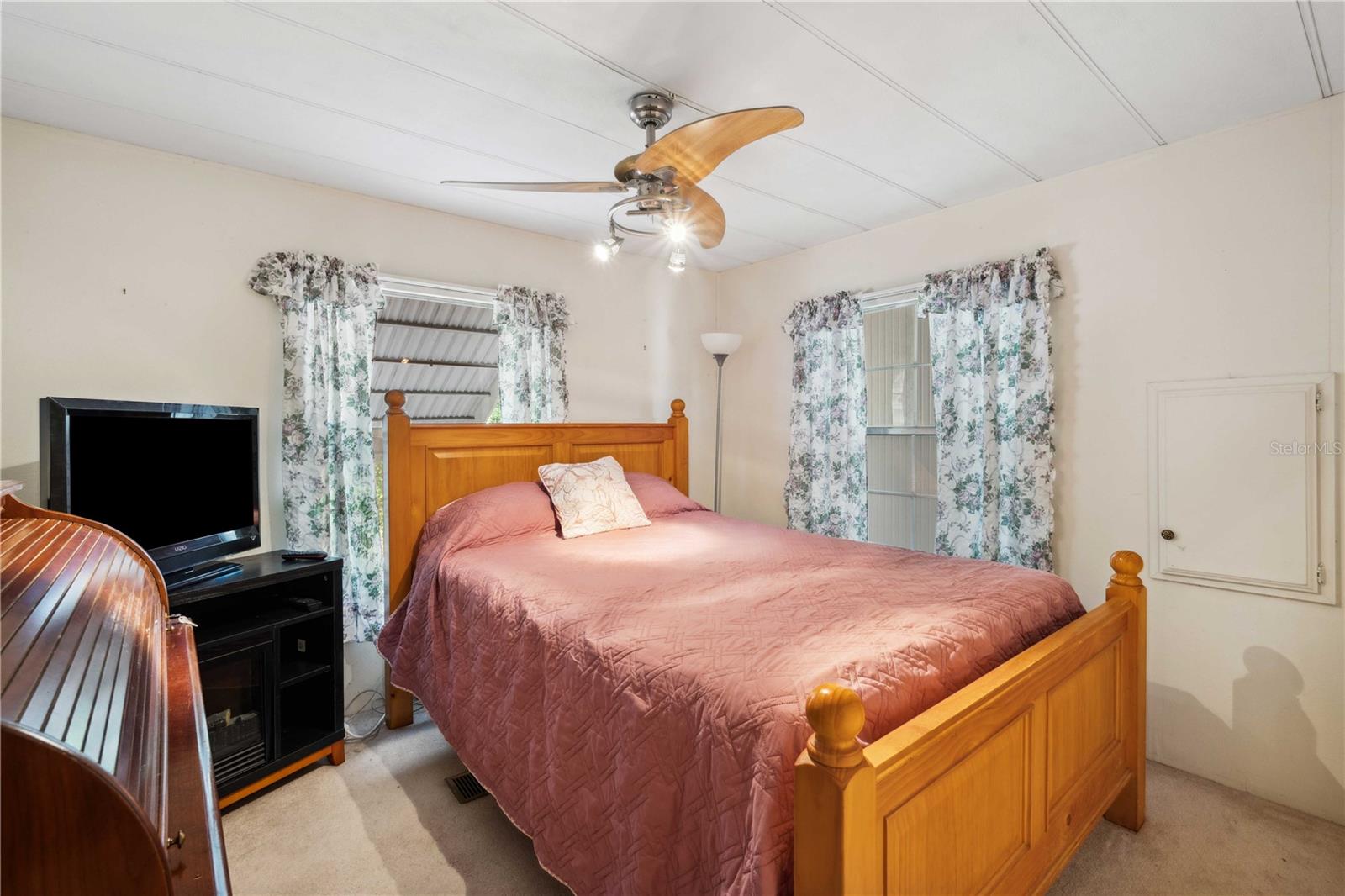 Guest bedroom with huge closet and space for a desk