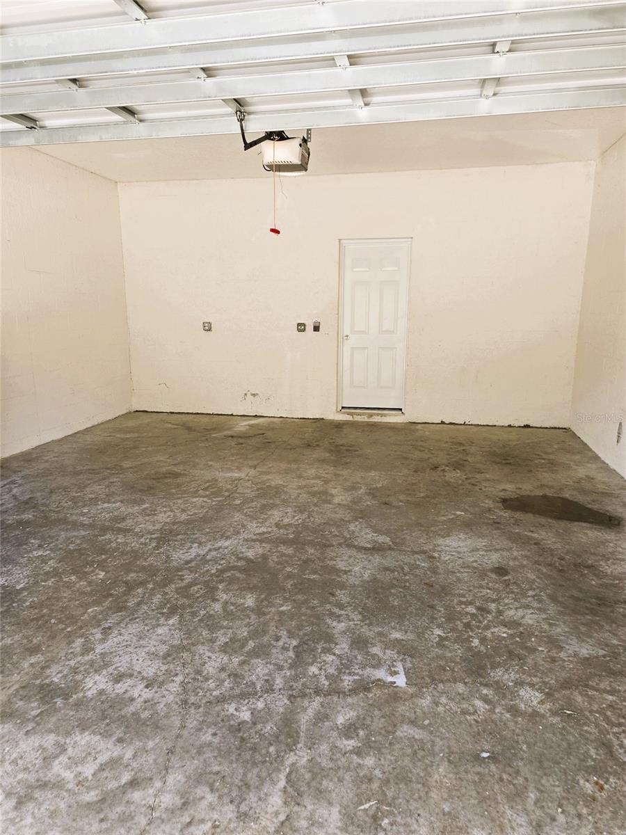 Oversized 2 car garage