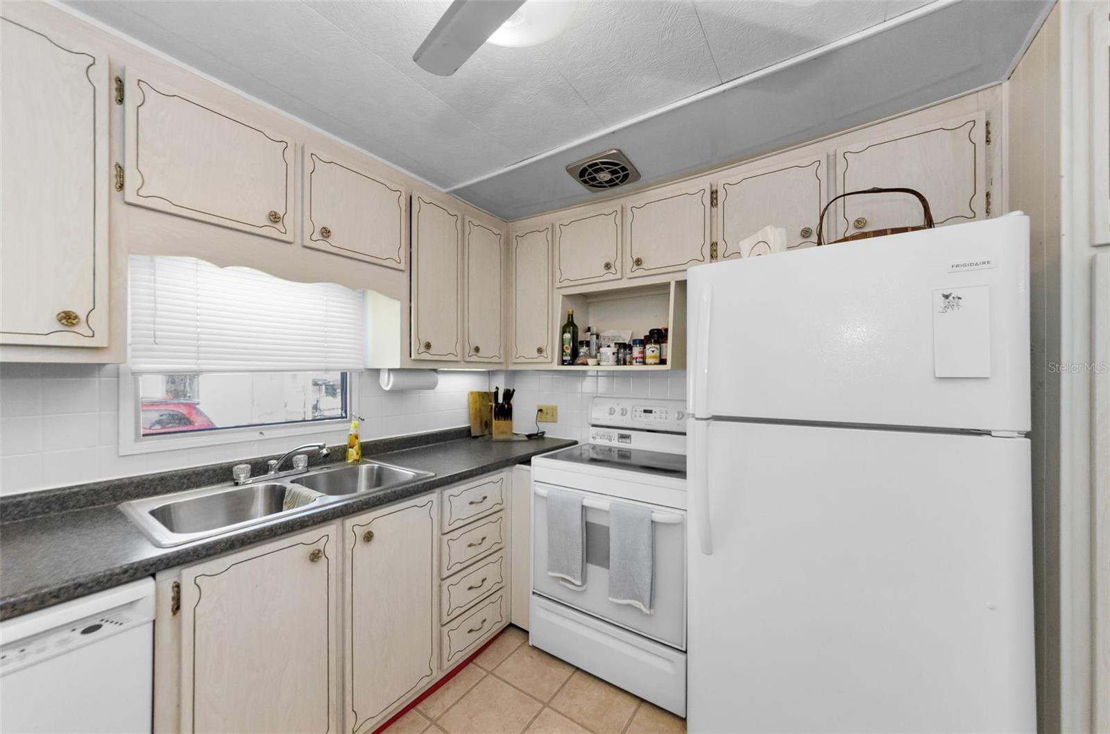 Kitchen w/Tile Floors, New Fridge