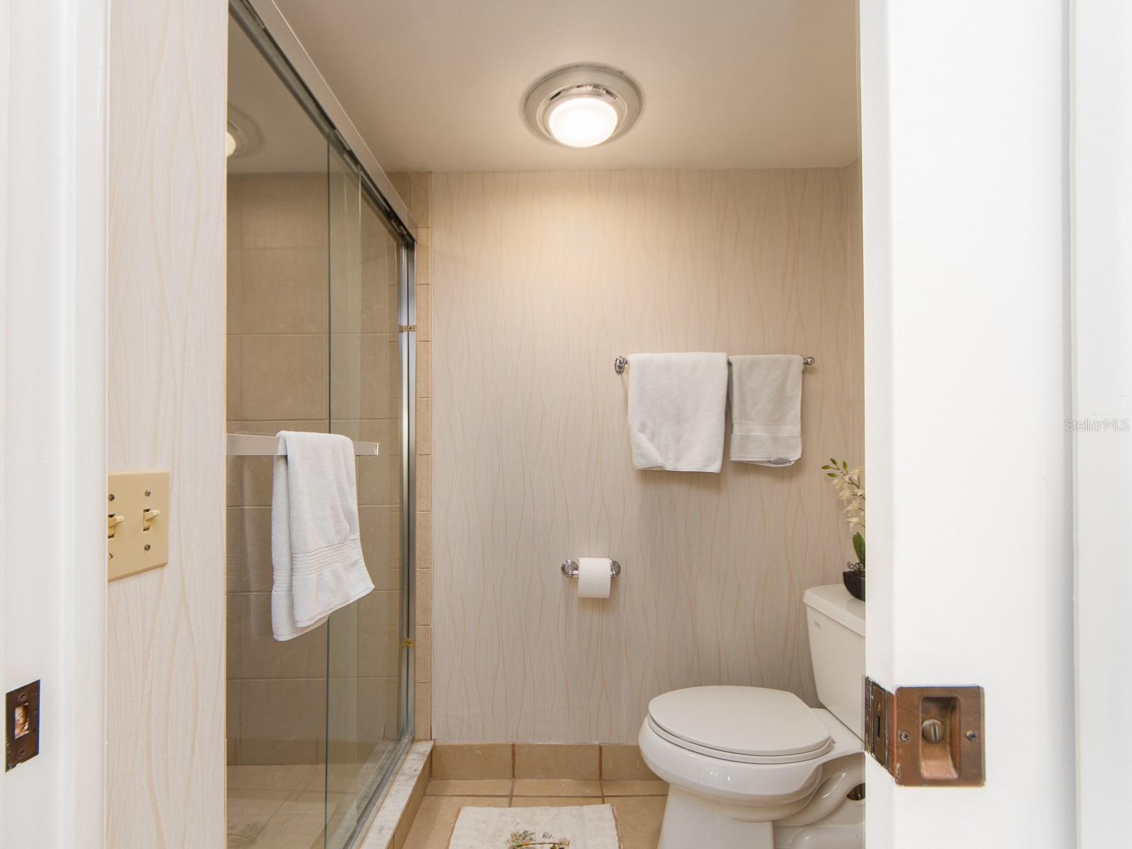 Separate toilet / shower room