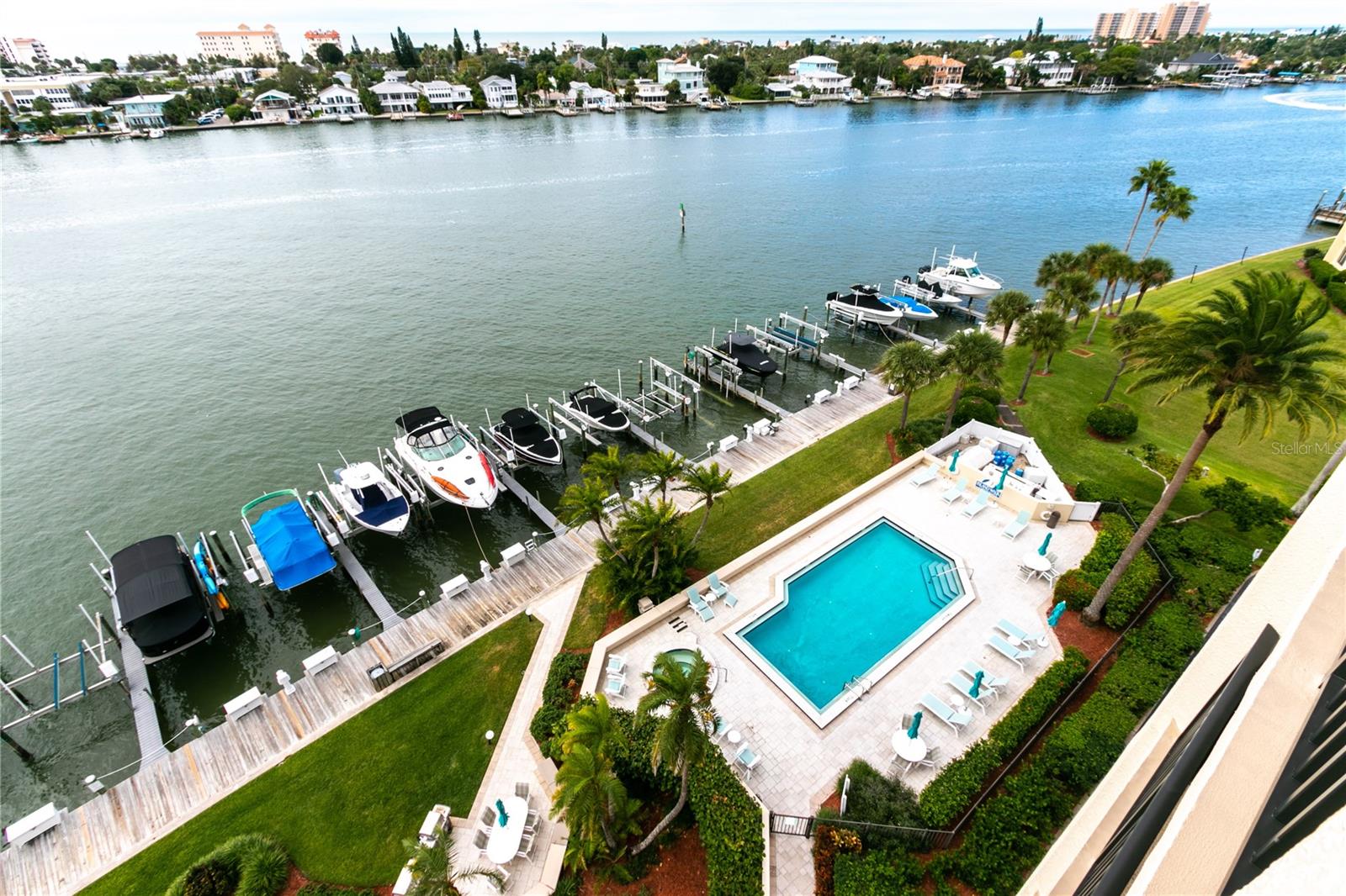 Waterfront pool / hot tub and picnic area