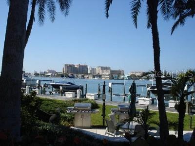 Outdoor community area on the intracoastal