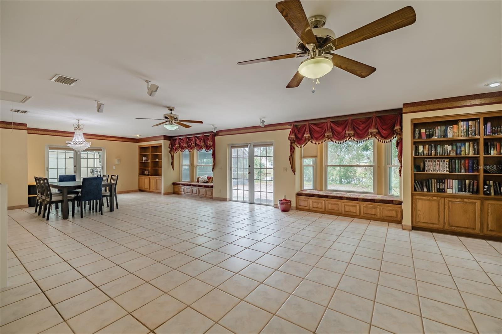 4228 Spring Way Circle, Valrico, Fl 33596 - Family room