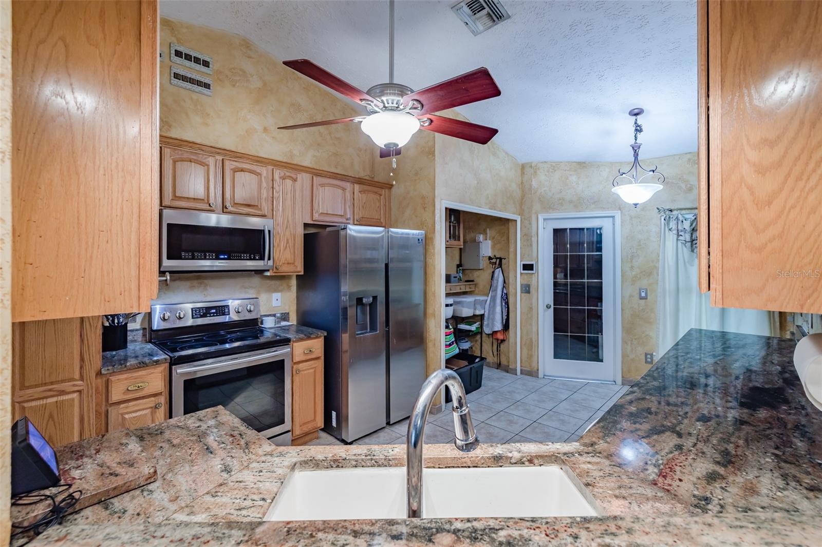 4228 Spring Way Circle, Valrico, Fl 33596 - Kitchen