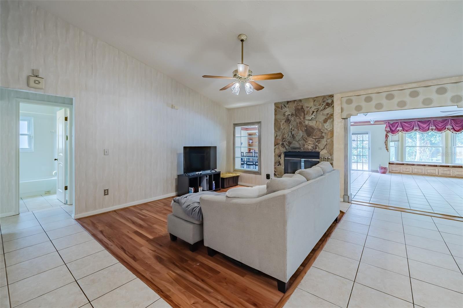 4228 Spring Way Circle, Valrico, Fl 33596 - Living room/fireplace