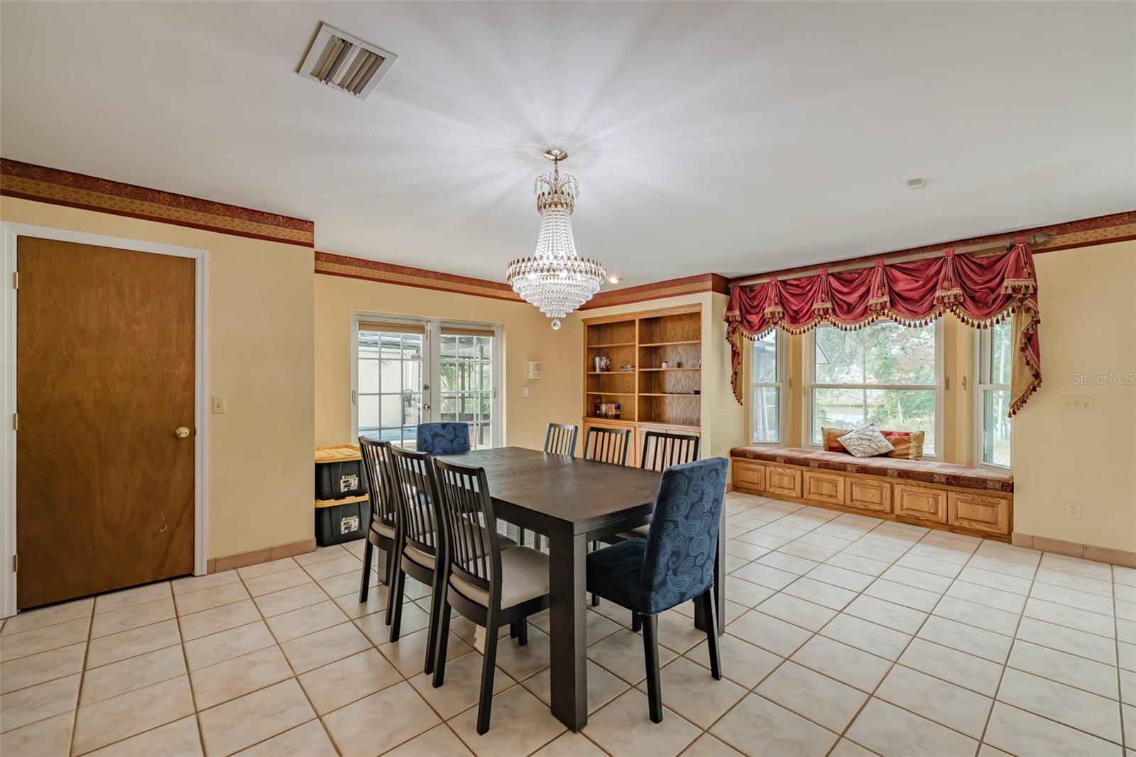 4228 Spring Way Circle, Valrico, Fl 33596 - Family Room