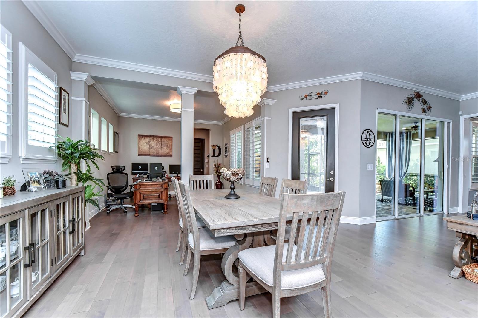 Dining space has plenty of room for the whole family!