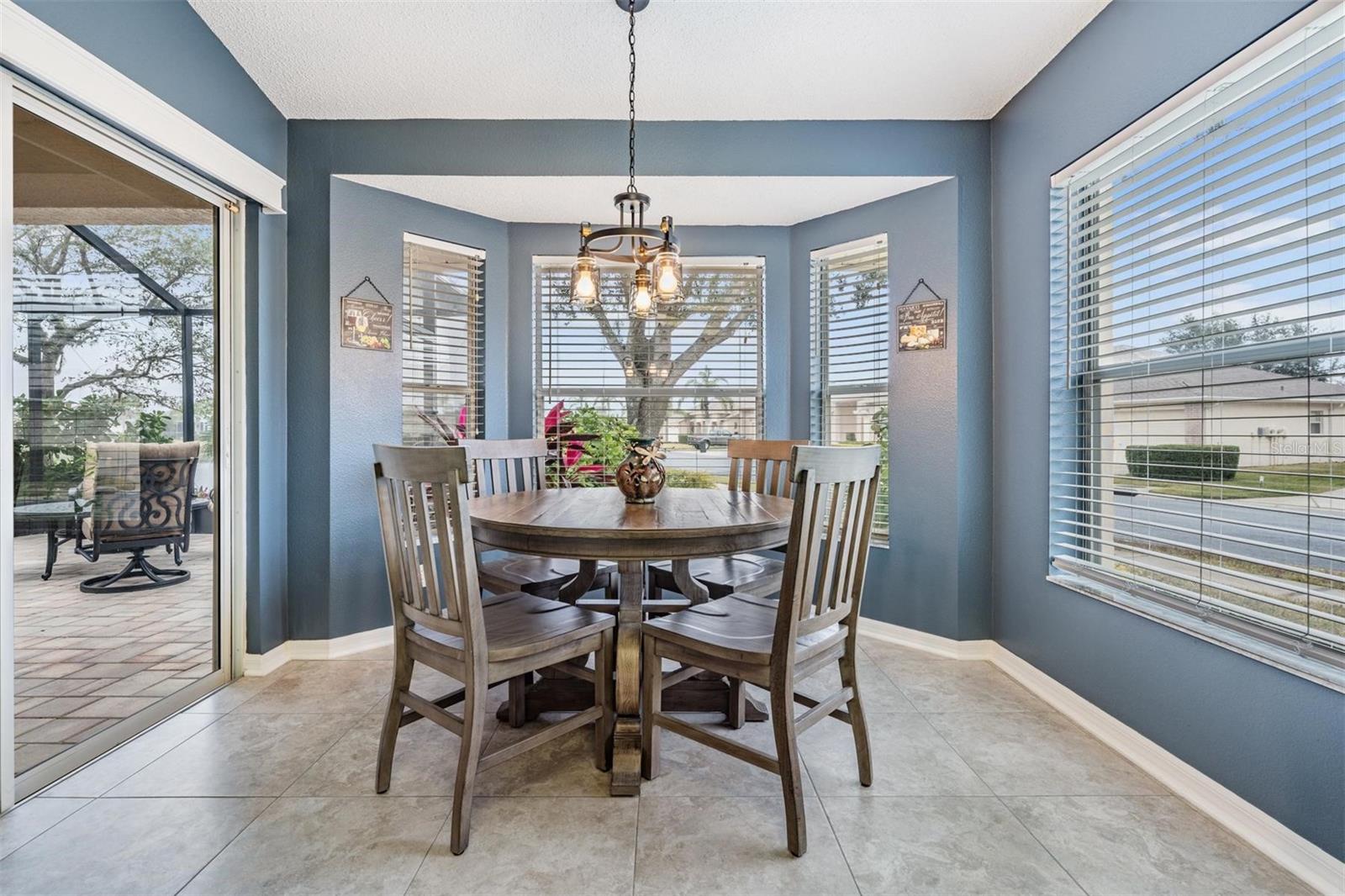 Breakfast nook adjoins the lanai