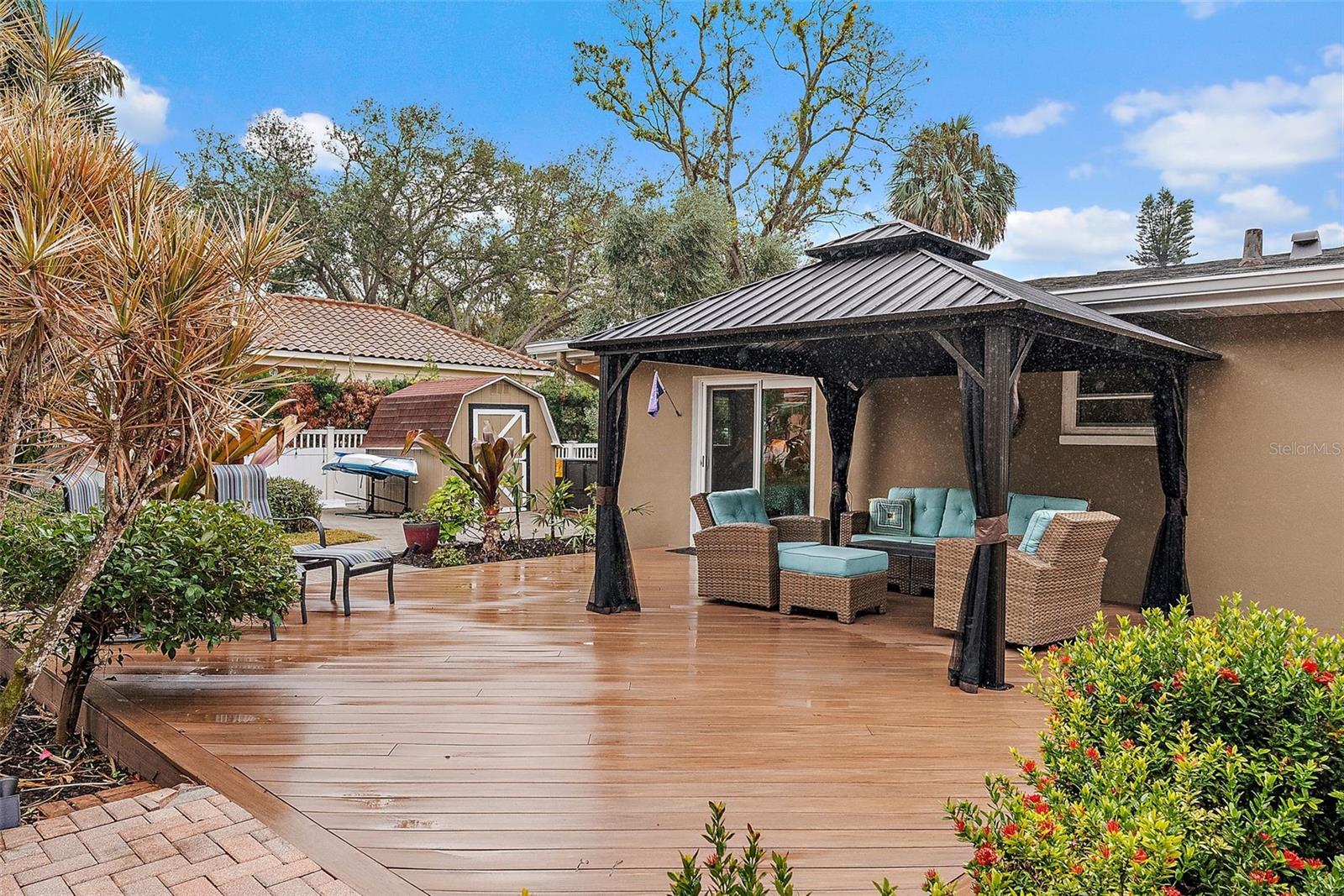 Pergola on the spacious patio