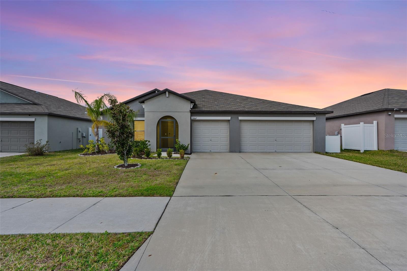 Gorgeous 4 bed 2.5 bath home in the heart of Riverview  13557 Willow Bluestar Lp, Riverview, FL 33579