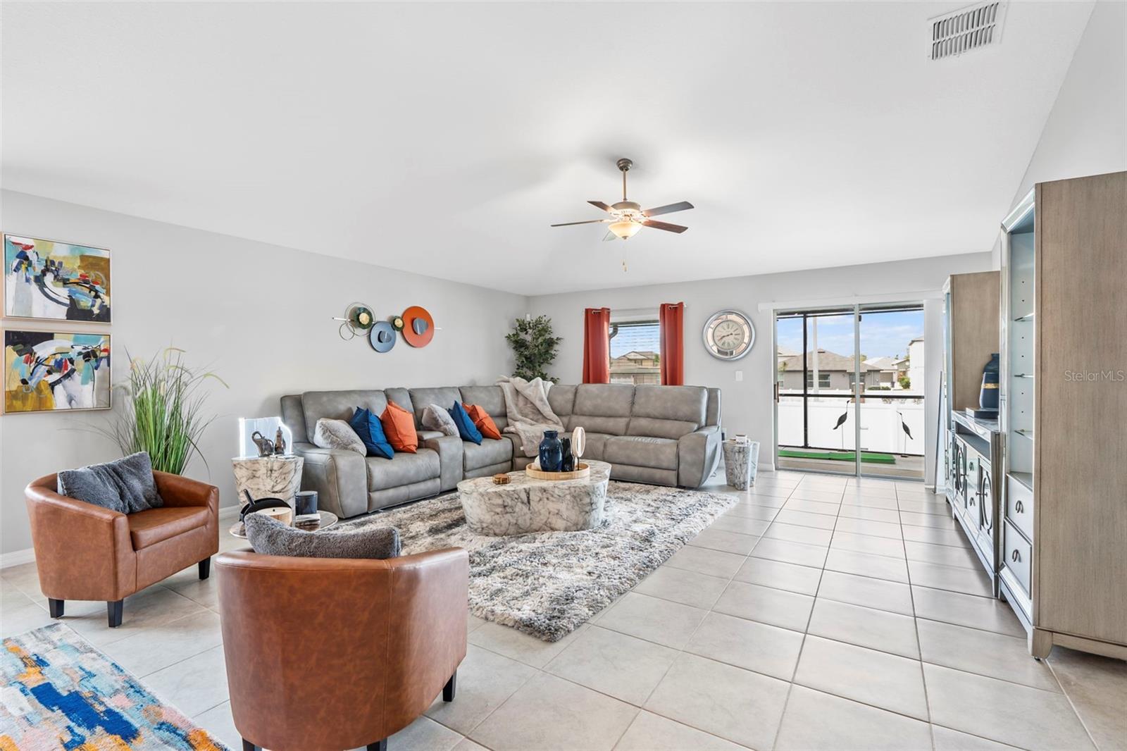 Extra large living room area for entertaining   13557 Willow Bluestar Lp, Riverview, FL 33579