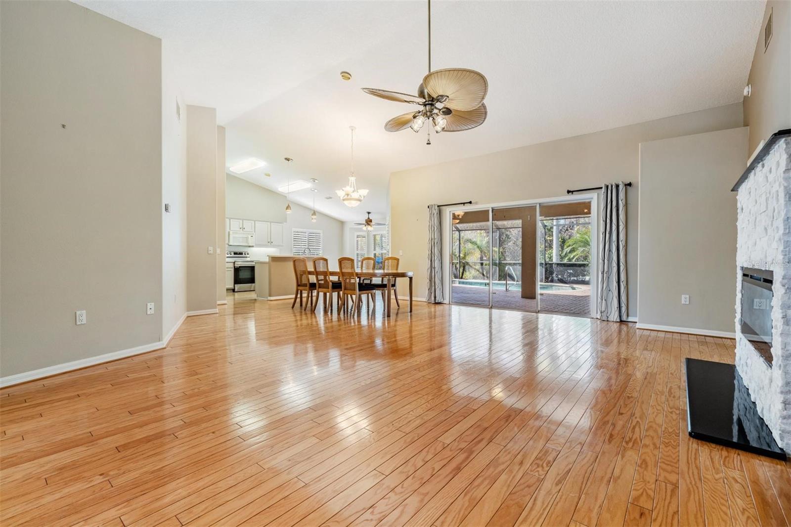 Open floorplan with vaulted ceilings