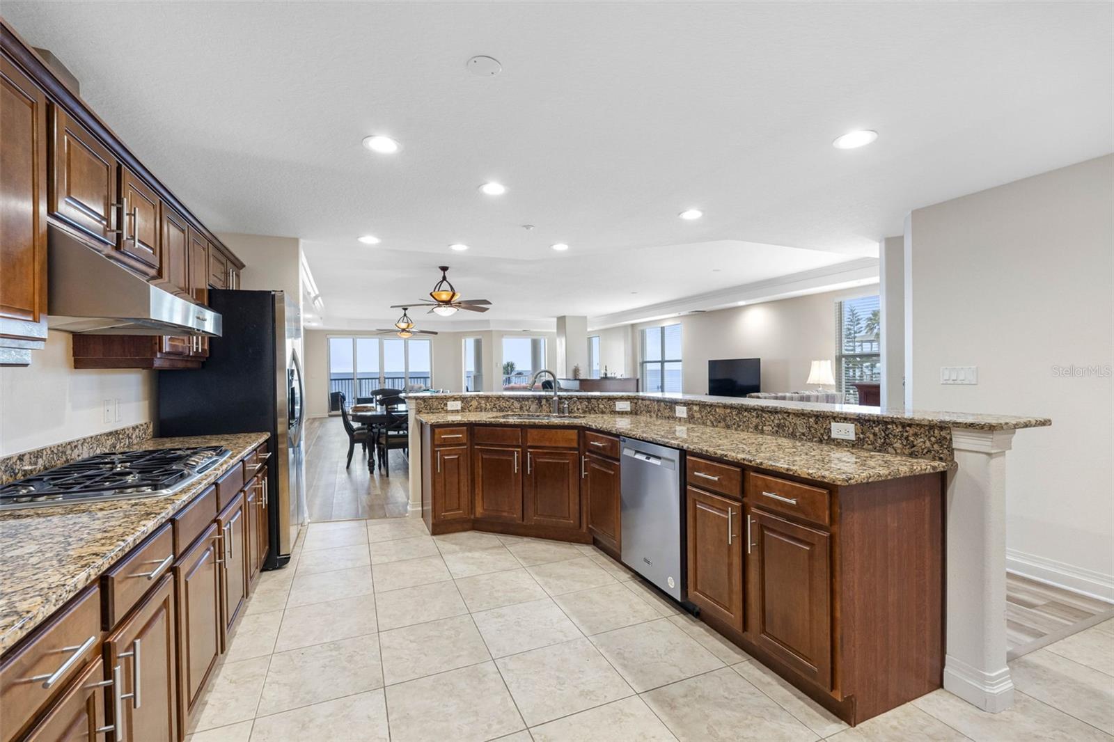 ... More Storage and Cabinet Space than a Large Single Family Home.    CHEFS TAKE  NOTE:  Thermador Wall oven - Convection Oven  and Gas Cooktop!