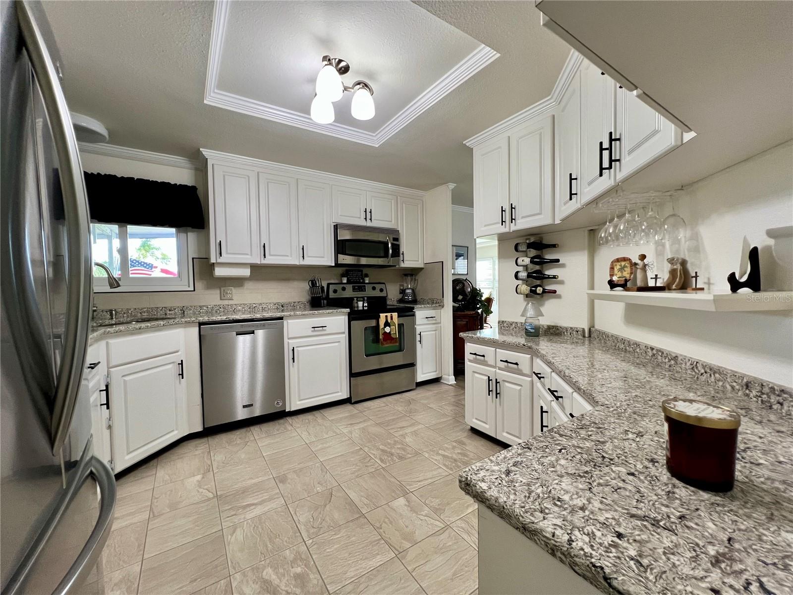 Updated Kitchen w/stainless steel appliances