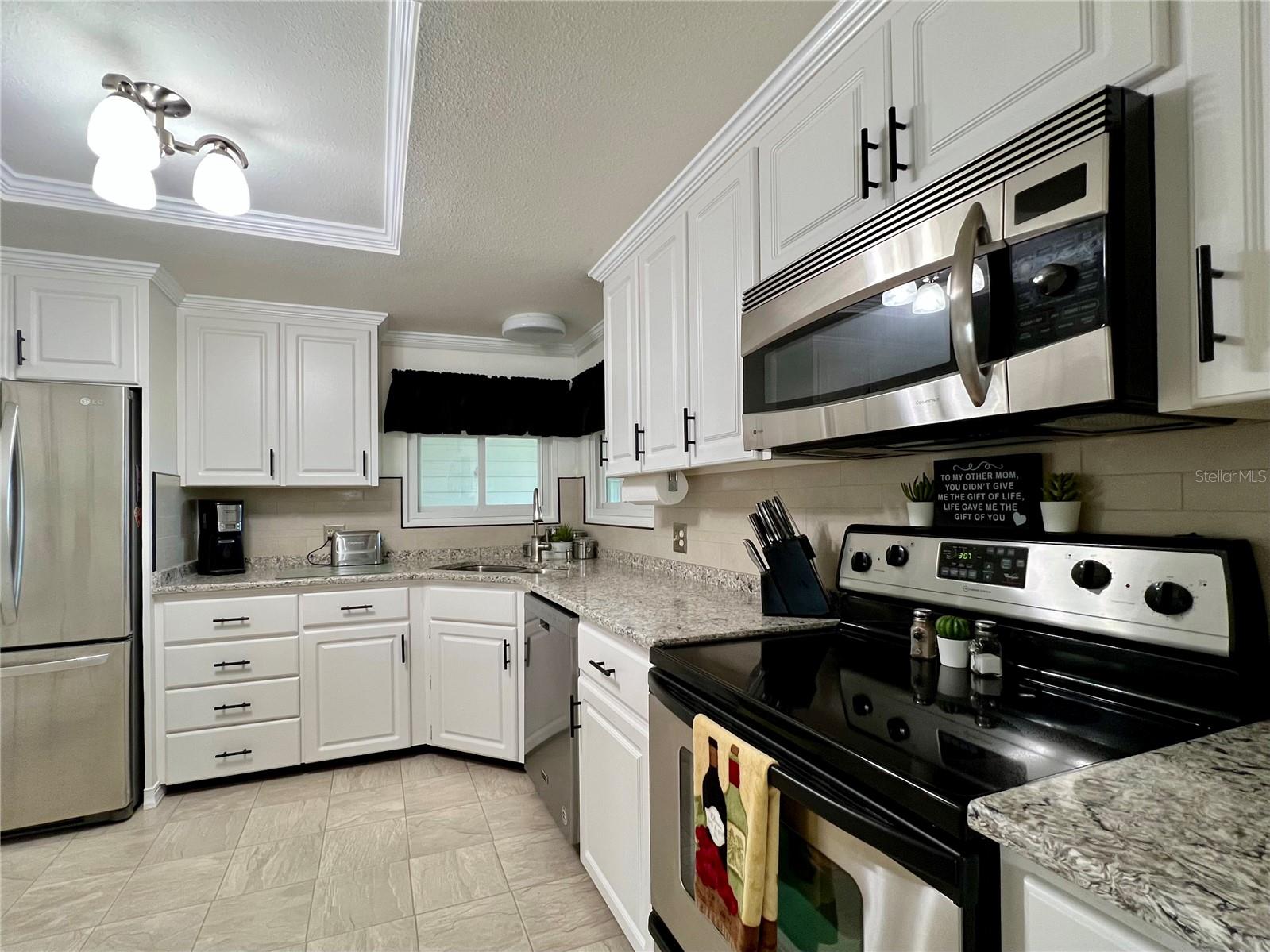 Updated Kitchen w/stainless steel appliances